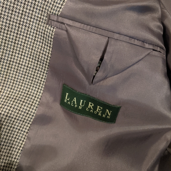 Men's Jacket - Picture 2 of 3